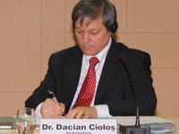 Ciolos_Dacian_schreibend_we.jpg 