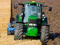JohnDeere_Traktor.jpg 