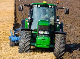 John Deere - seit �ber 10 Jahren Marktf�hrer bei Traktoren.&copy; John Deere