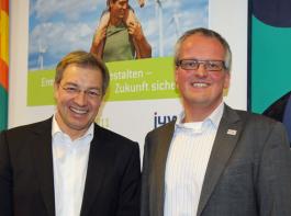 Christof L�tzel, Pressesprecher der GLS Bank und Carsten Schmitz, Filialleiter der GLS Bank M�nchen beim Pressegespr�ch.&copy; Martin