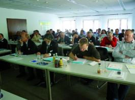 Aufmerksame Zuh�rer bei der sehr gut besuchten IVM-Mitgliederversammlung in Pirna/Sachsen, wo der Meinungsaustausch zwischen den IVM-Mitgliedern gro�en Raum einnahm. 