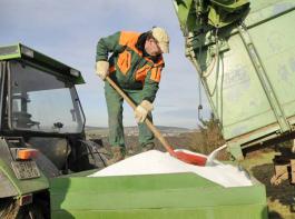 Etwa 80 Prozent der in der Landwirtschtschaft eingesetzten Minerald�nger haben eine EU-Zulassung. Experten rechnen deshalb mit nur wenig Auswirkungen.&copy; landpixel.de