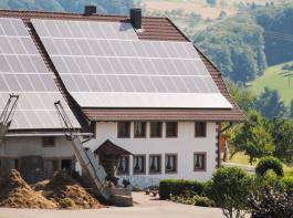 Bauernhof mit Solardach in der Gemeinde Freiamt