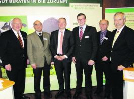 
Referenten und Veranstalter (v. l.): Hermann Isensee, Sprecher der Volksbanken -Braunschweig/Wolfenb�ttel, Ralf Stephan, Jens Gottsmann, Hilmar Gerdes, Andreas Freytag (LWK-Bezirksstelle Braunschweig) und Kammerpr�sident Arendt Meyer zu Wehdel.
