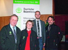 Informationen aus erster Hand: (v. l.) Oberfrankens BBV-Bezirkspr�sident Werner Reihl, Kreisb�uerin Christine Medick, BBV-Gesch�ftsf�hrer Thomas Lippert und Johann Graf. &copy; Foto: Reichel