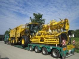 Auslieferung des ROPA euro-Tiger V8-3 XL mit neun-reihigem Rodeaggregat an den Endkunden&copy; ROPA