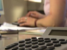Bei jedem dritten Paar meinen die Partner, dass der andere das Geld f�r Unn�tiges ausgibt.&copy; Greuner