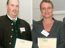 Catrin Hahn, NL-Redakteurin, belegte Platz 2, Maximilian Riesberg vom Bayerischen Landwirtschaftlichen Wochenblatt belegte mit seiner Reportage Platz drei.&copy; VDAJ