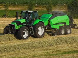 Alle drei Modelle sind, wie bei DEUTZ-FAHR ab 130 PS �blich, mit einer Load-Sensing
Hydraulikanlage (160l/min) ausgestattet. (Foto zeigt noch altes Design)&copy; Deutz Fahr