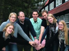 
Der Landesvorstand 2012 ist gew�hlt (v.l.): Birte Scharlemann, Meike Klintworth, Michael Koch, Markus Hauschild, Jan-Henrik Sch�ne, Janina Tiedemann und Nicole Schr�der.