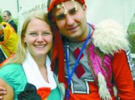 Kultureller Austausch: Nicole ist aus Deutschland und Edvard aus Armenien angereist. Foto: nlj