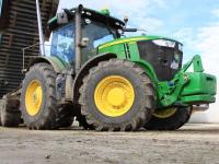 JohnDeere7230R.jpg 