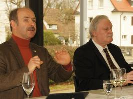 Vizepräsident Franz Benz (links) und Weinbauverbands-Geschäftsführer Peter Wohlfarth informierten.