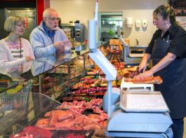 Agrarkonomen haben in einem Gutachten  Marktchancen fr Milch und Fleisch  aus besonders artgerechter Tierhaltung mit staatlicher Produktkennzeichnung ermittelt.