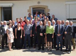 Mit den Absolventen der Technikerschule  in Sigmaringen  freuten sich die Ehrengästen und Lehrkräfte. freuten 