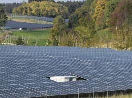 Fr Freiflchen-Photovoltaik will der Bund ein eigenes, schnelles und schlankes Verfahren zur Flchenausweisung und Bauleitplanung schaffen. 
