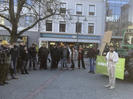 Der BLHV-Kreisverband Lrrach demonstrierte auf dem alten Marktplatz anlsslich des Brgersprechtages von Takis Mehmet Ali (rechts, Bundestagsabgeordneter SPD)