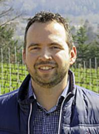 Christian Schwrer (39) ist seit November 2015 als Referent fr Weinrecht im Deutschen Weinbauverband beschftigt. Der gebrtige Freiburger, der in Baden aufgewachsen ist, hat Rechtswissenschaften und Internationalen Handel studiert.
