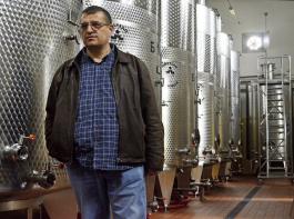Der Kellermeister des Weinguts Burgozone kann dank modernster Ausrstung unter hervorragenden 
Bedingungen arbeiten.