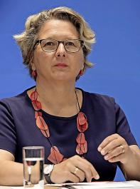 Bundesumweltministerin Svenja Schulze pldiert aufgrund der anhaltenden Drre fr Sofortmanahmen zur Untersttzung der Bauern, drngt aber gleichzeitig auf einen Umbau der Agrarpolitik.