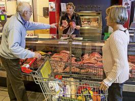 Nach Zahlen gefragt, gab bei der Umfrage jeder Zweite an, dass er bei mehr Tierwohl  fr ein Kilogramm Fleisch zum Grundpreis von zehn Euro einen Aufpreis von bis zu fnf Euro akzeptieren wrde.