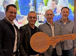 Der Schlssel wurde symbolisch bergeben und damit die Genusswelt erffnet.