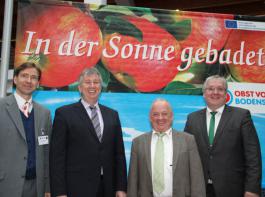 Erffnungsgste in Friedrichshafen (von links): MaBo-Geschftsfhrer Dr. Egon Treyer, Helwig Schwartau von der Agrarmarkt-Informationsgesellschaft (AMI), Obstregions-Vorsitzender Helmut Jger und Jens Stechmann,Vorsitzender des Bundesausschusses Obst und Gemse.
