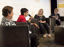 Die Unternehmerinnen Martina Feierling Rombach, Regula Schlly und Anna Huber (v.l.) im Gesprch mit Moderatorin Evelin Knig.