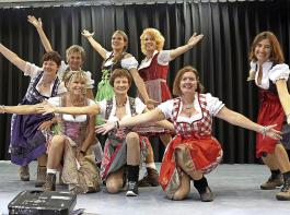 Die Tanzgruppe der Kadelburger Landfrauen begeisterte
 beim  Bezirkslandfrauentag in Dangstetten.