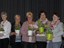 Verabschiedung der von Cornelia Biehle (links)  geehrten ausgeschiedenen  Vorstandsfrauen aus dem Bezirk Emmendingen.