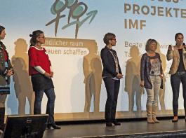 Moderatorin Evelin Knig (Mitte) stellte die erfolgreichen IMF-Frauen vor, von links: Juliane Huber (Vogelhsli), Beate Hauswirth-Eggs (Kuhlturbauernhof) sowie Sabine Joseph und Maren Huth (Zwergenkche).
