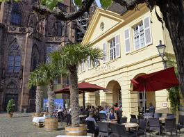 Die Alte Wache hat neben dem Freiburger Mnster einen prominenten Platz.