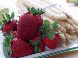 Sowohl bei Erdbeeren als auch bei Spargel befriedigen die Erntemengen in Baden in diesem Jahr nicht.
