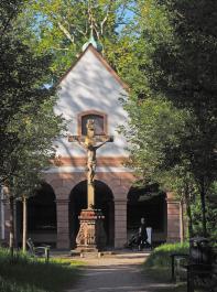 Michaelskapelle mit Kreuz